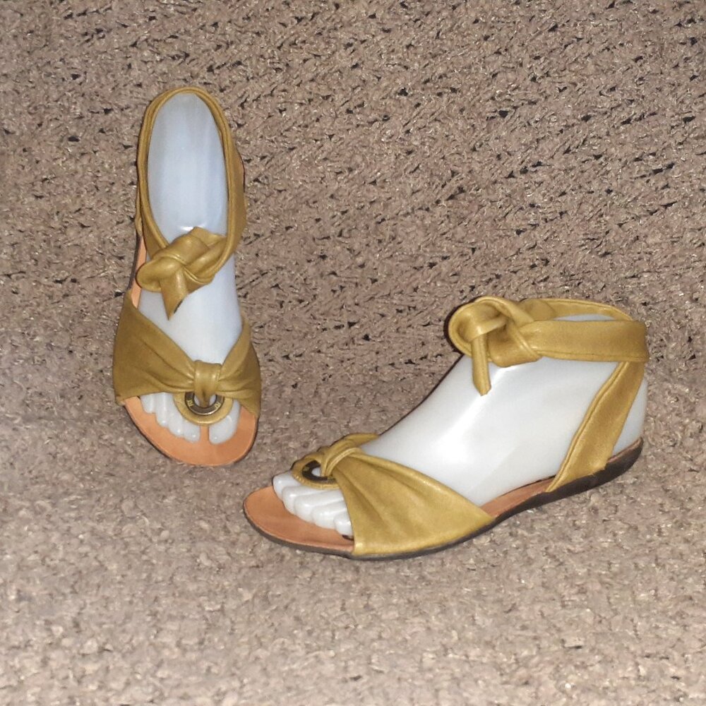 FLY LONDON-Flat Sandals-Olive Green Thongs-Leather Ankle Ties-Sz 37-Excellent
